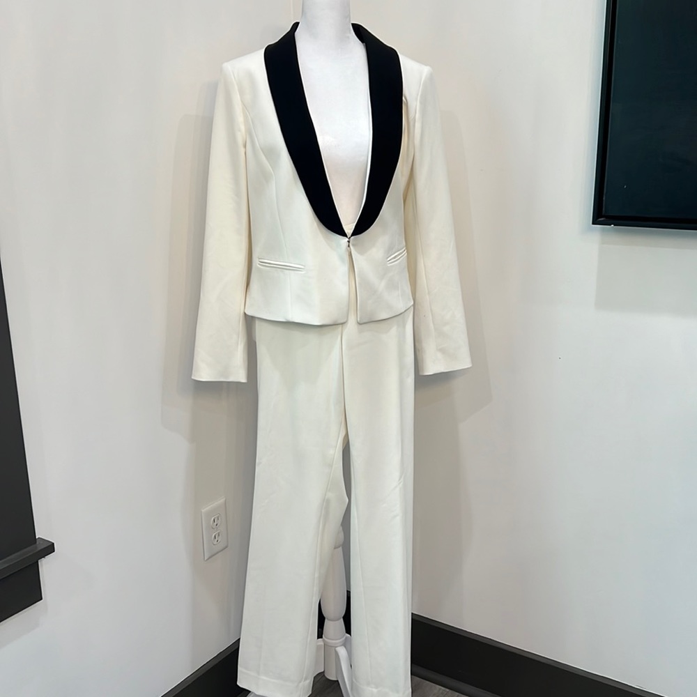Beautiful Ann Taylor Cream and Black lined suit